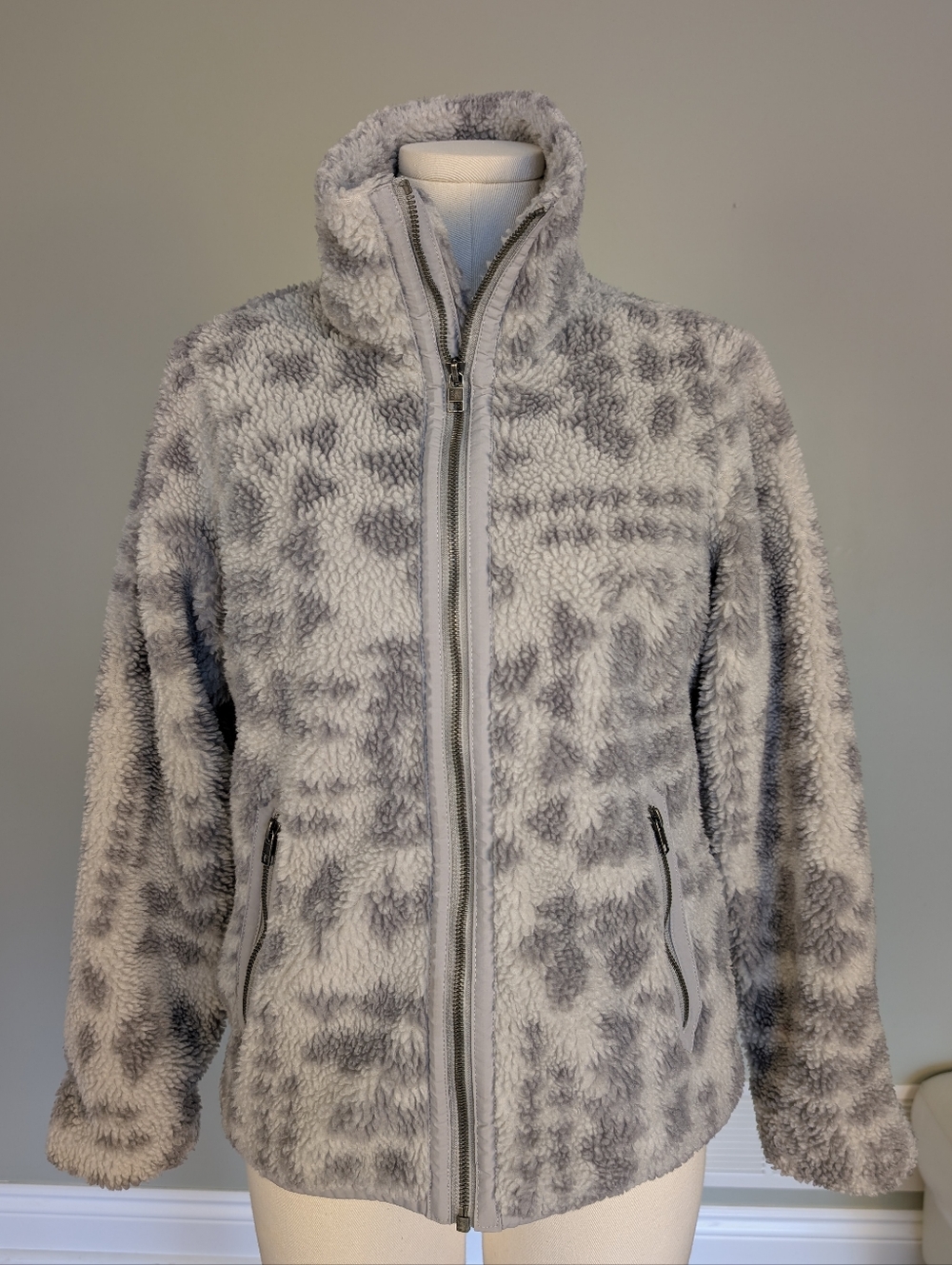Patagonia Women’s Grey Jacket Divided Sky Fleece Full Zip Outdoor Size S